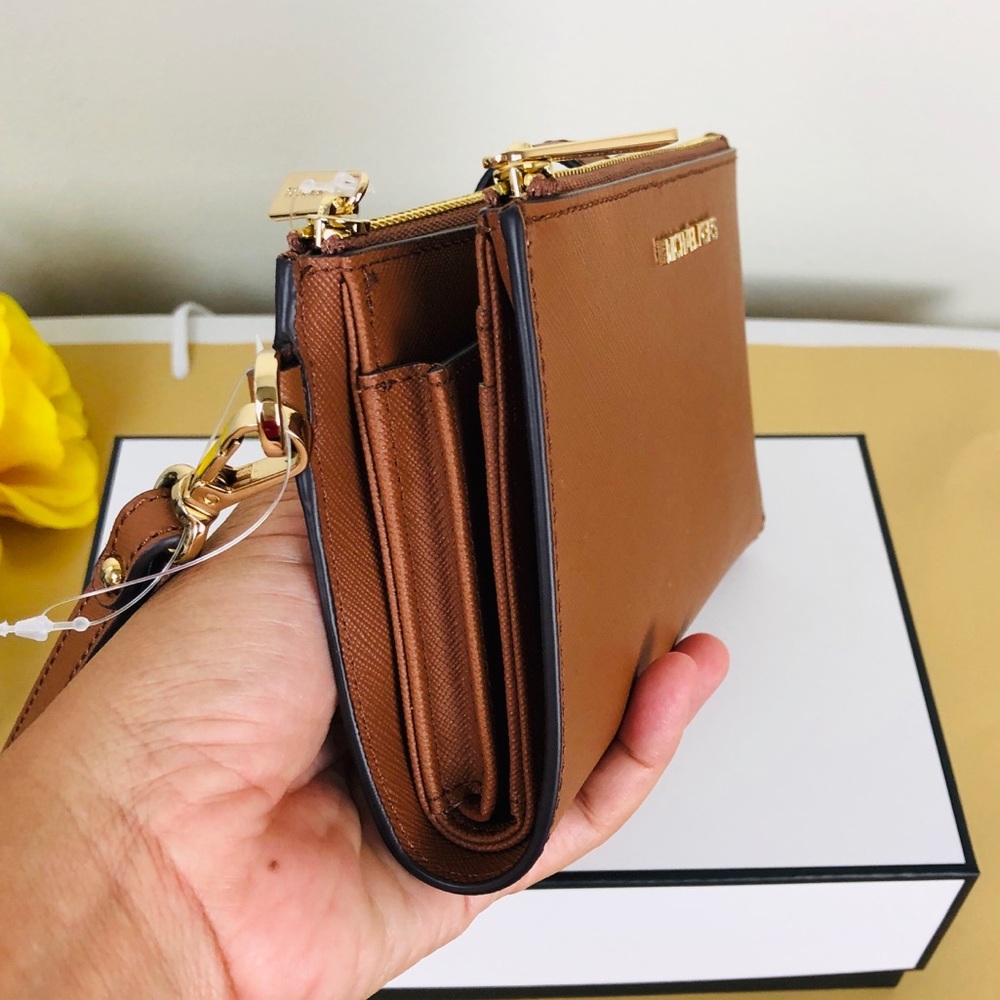 🌹Michael Kors Jet Set Travel Luggage 🌹❤️ - Picture 4 of 7